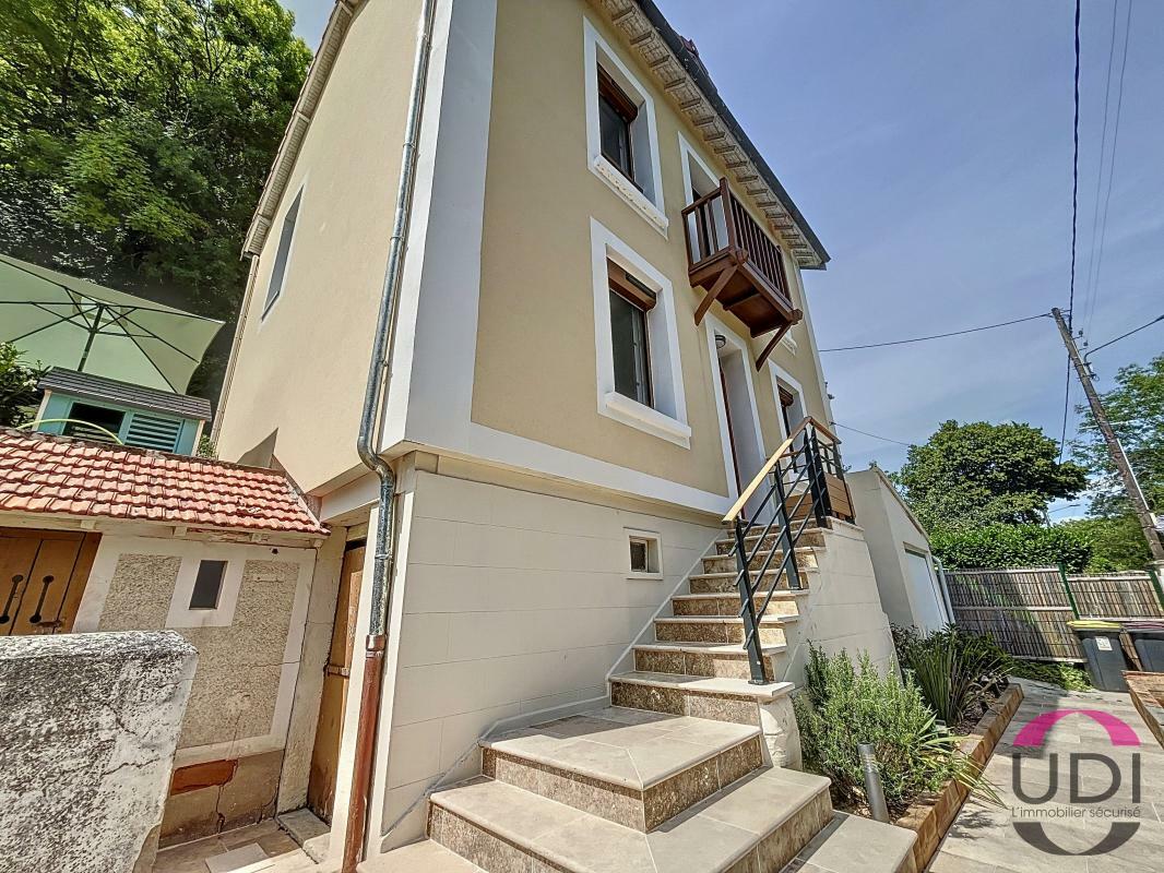 Seine riverbank - House in perfect condition!