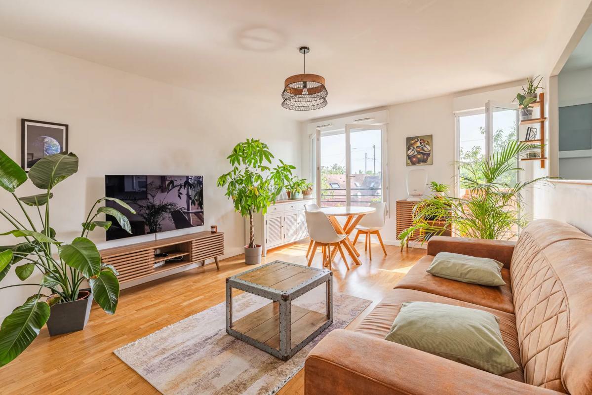 Three-room apartment of 71 sqm located in Neuilly-sur-Marne.