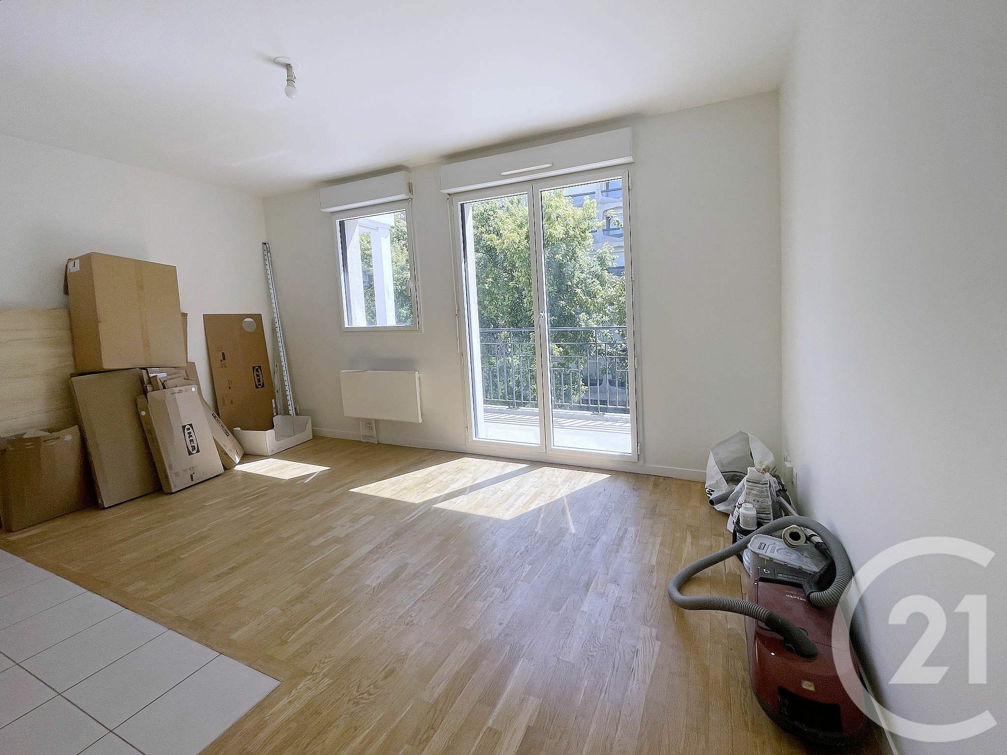 25 sqm apartment for rent in Courbevoie