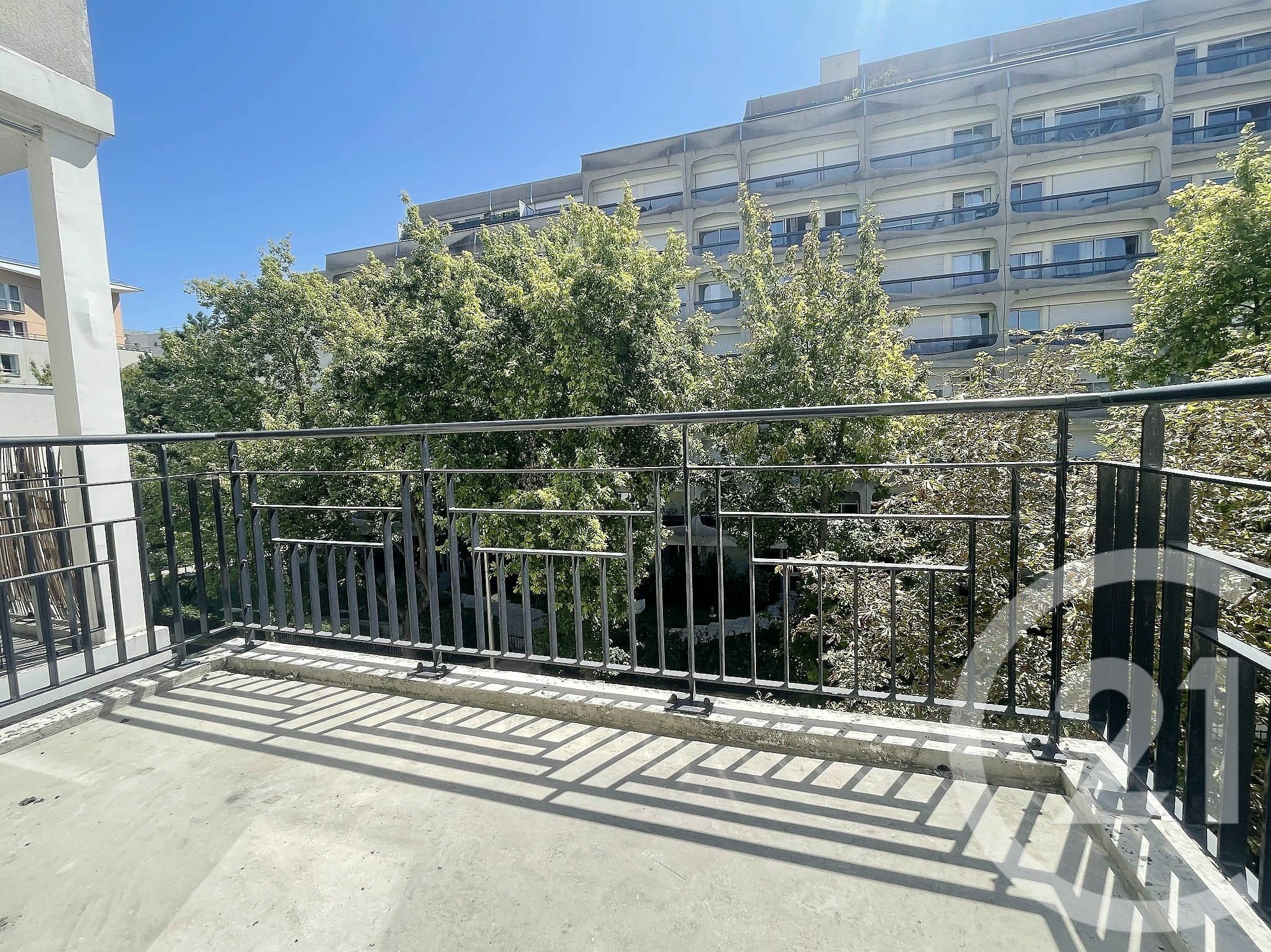 25 sqm apartment for rent in Courbevoie