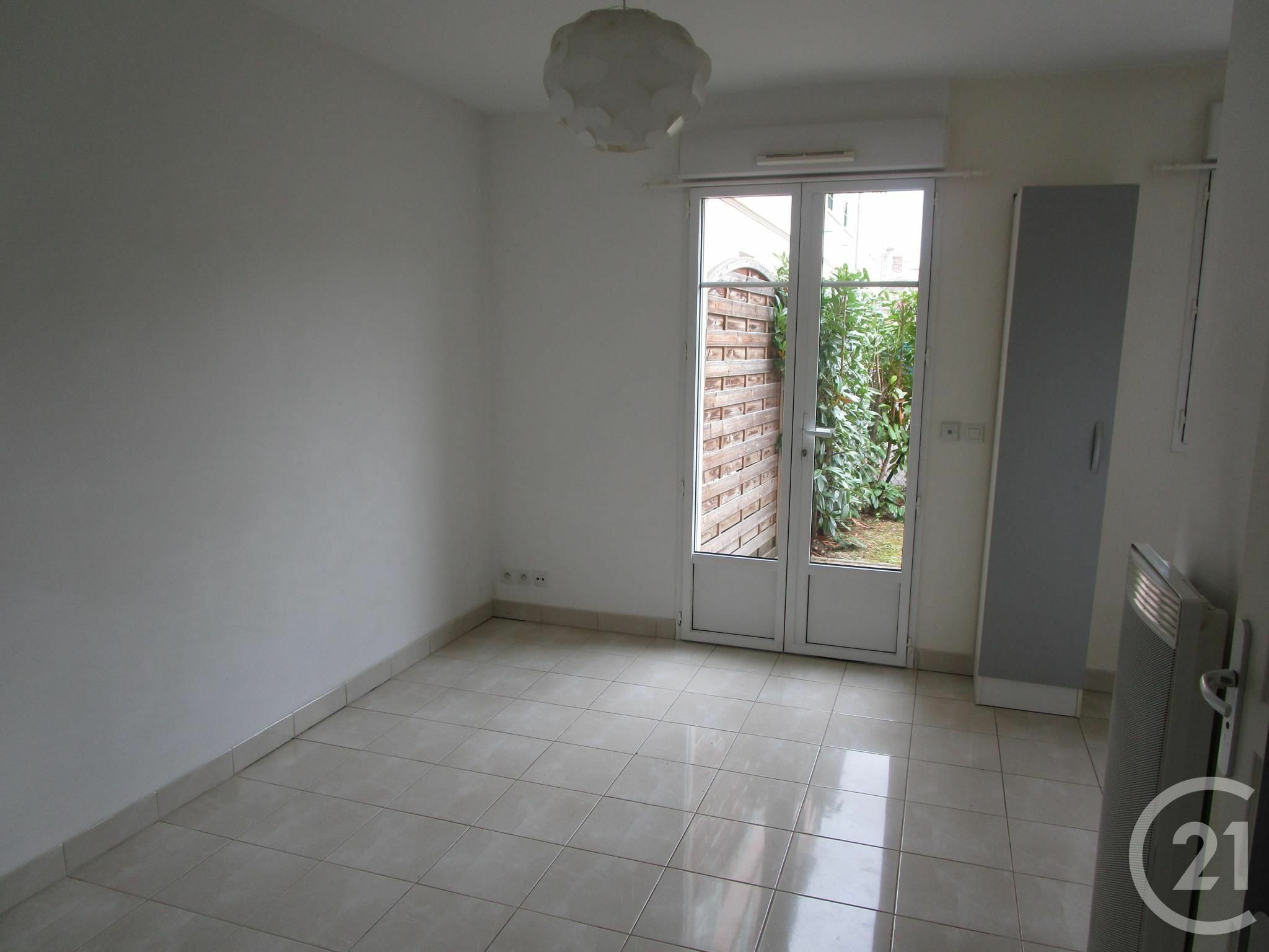 Apartment for rent, 21sqm, in SAINT REMY LES CHEVREUSE.