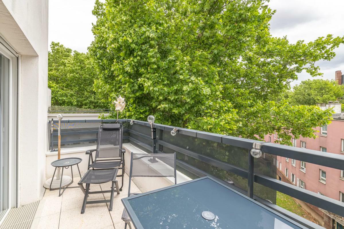 Large studio with balcony and parking for sale in Drancy