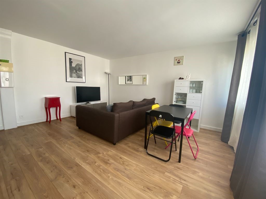 Apartment for rent of 33 sqm in Puteaux