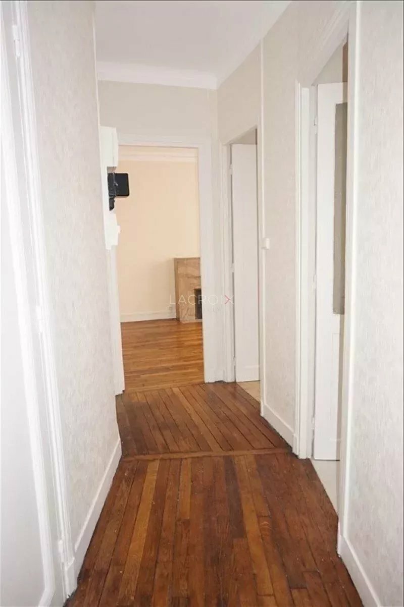 Renovated 3-room apartment on the 1st floor, close to downtown Gentilly and RER B.