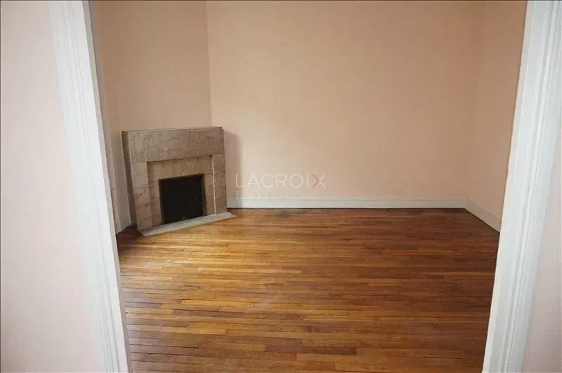 Renovated 3-room apartment on the 1st floor, close to downtown Gentilly and RER B.