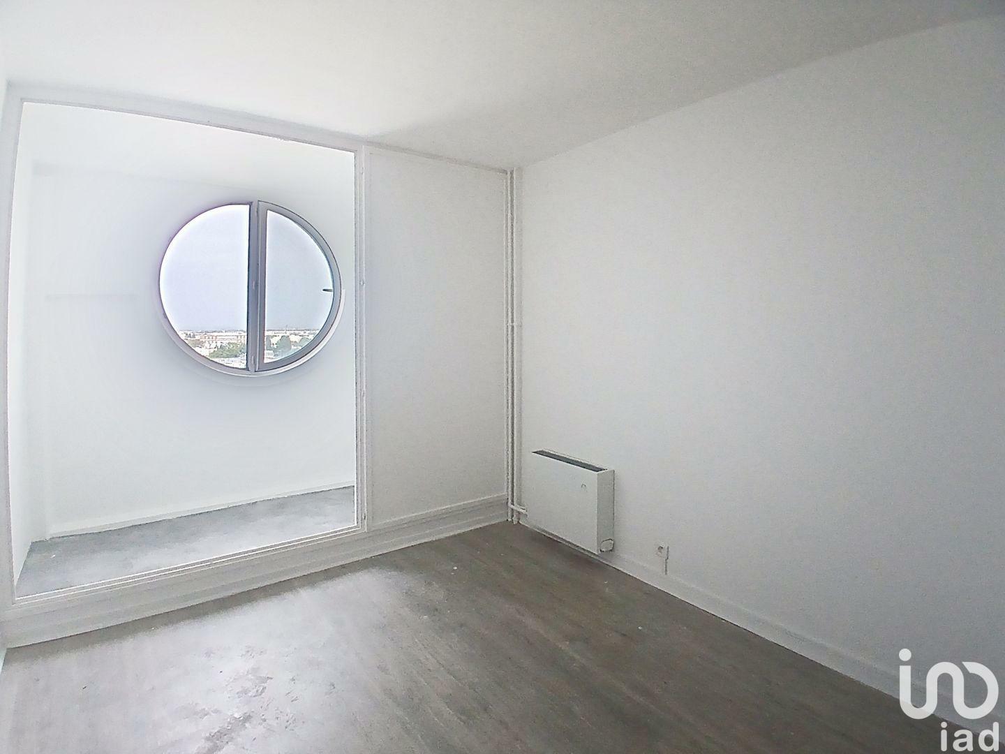 For Sale: 3-Room Apartment in [Location]