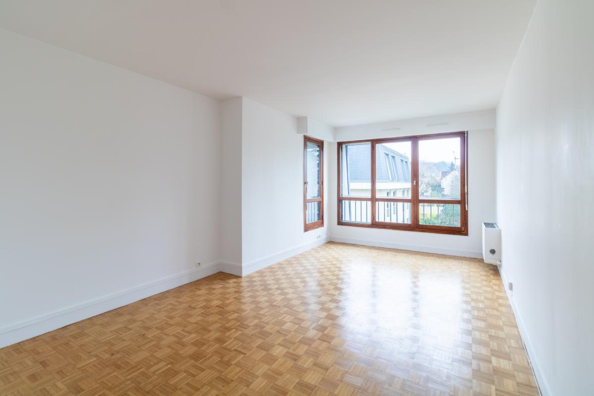 Bright 5-Room Apartment 97sqm in Versailles, Rue de l'Amiral Serre