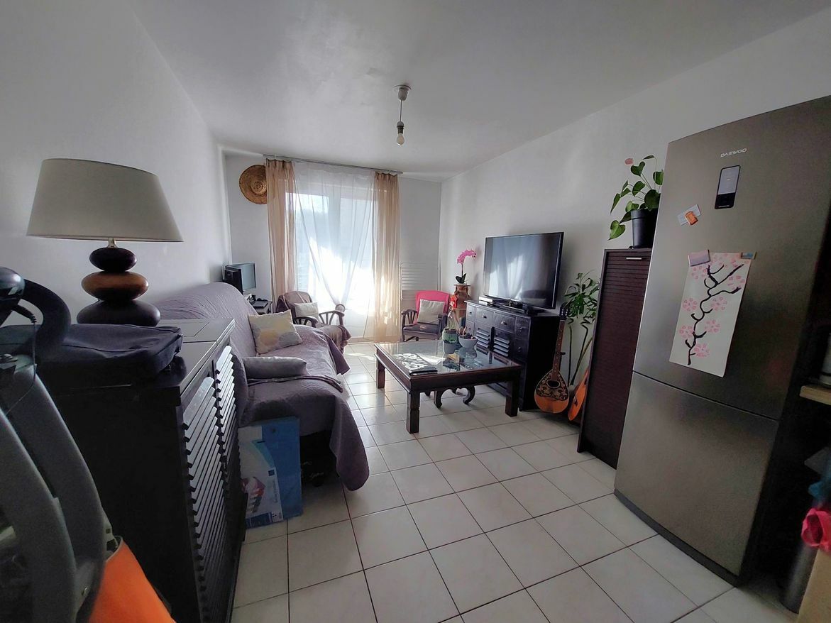 Apartment with cellar and parking