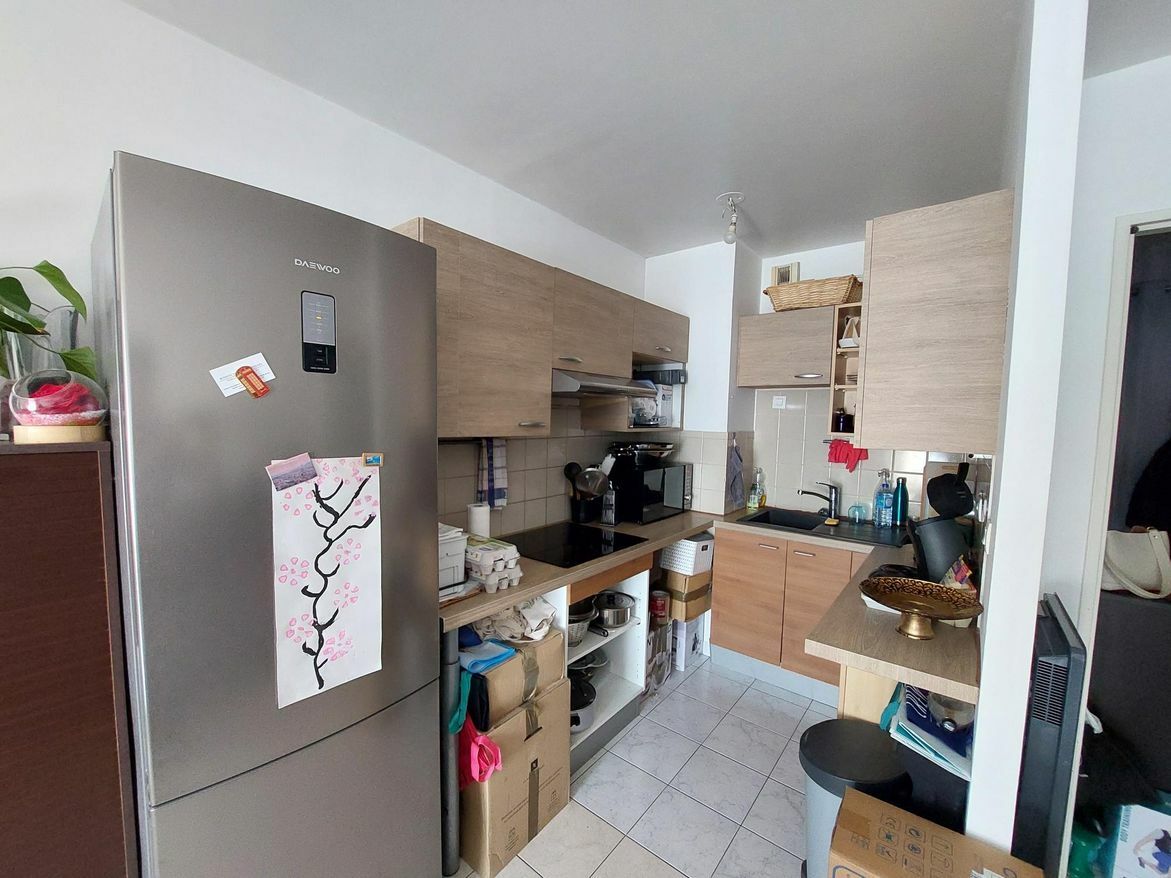 Apartment with cellar and parking