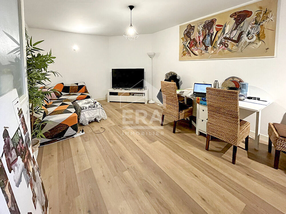 T2 56 sqm ground floor apartment with parquet Noisy-le-Grand Mont d'Est