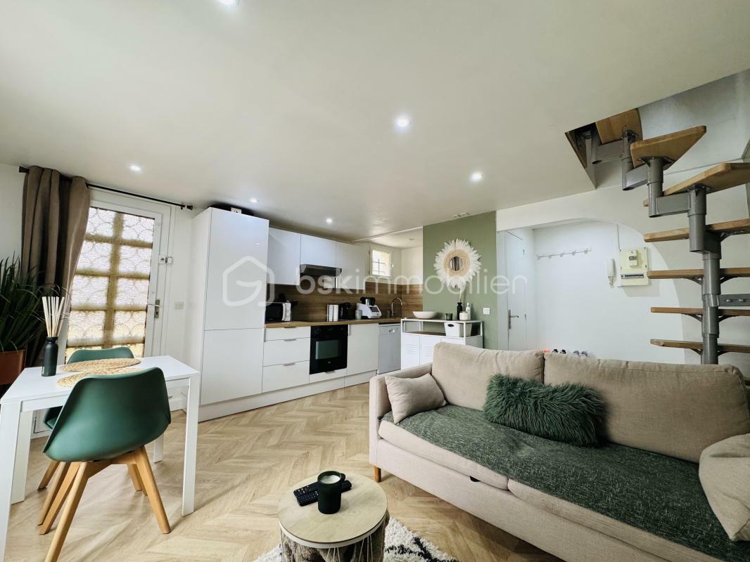 Renovated T2 42 sqm with terrace in Gagny 93220