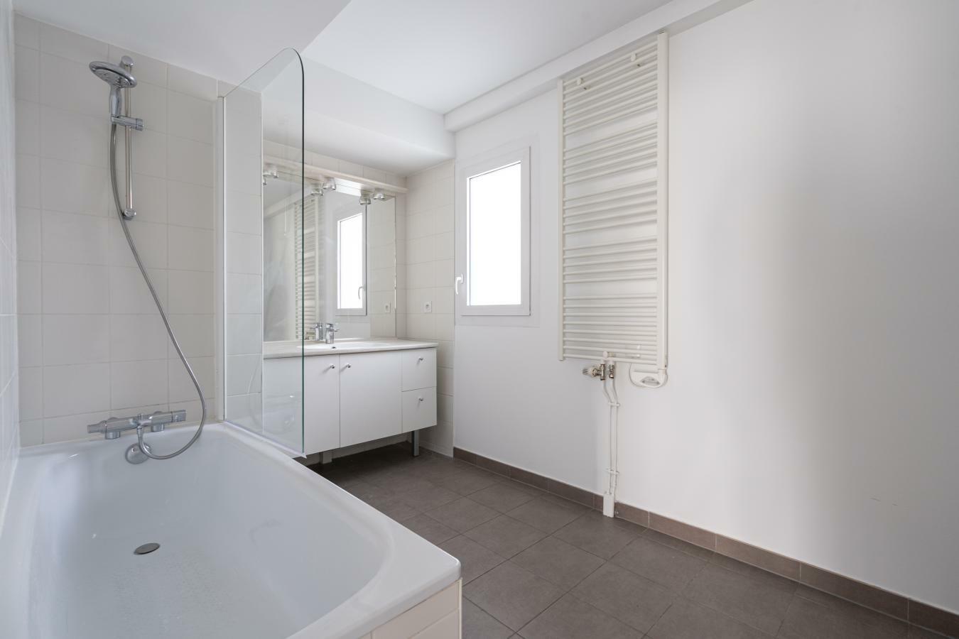 82sqm apartment for rent in PARIS 19