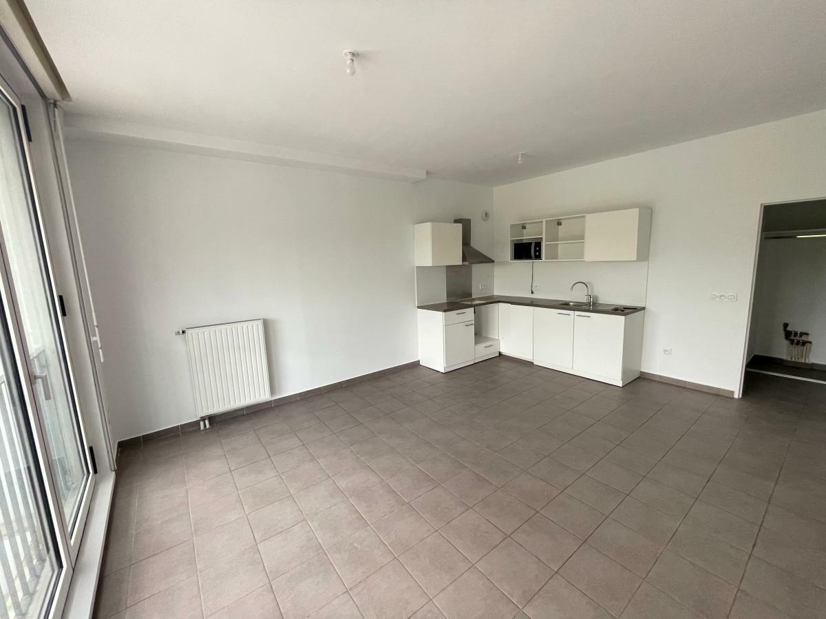 82sqm apartment for rent in PARIS 19