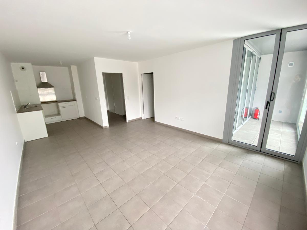 T3 882 sqm with garden for rent PARIS 19 near transport and schools