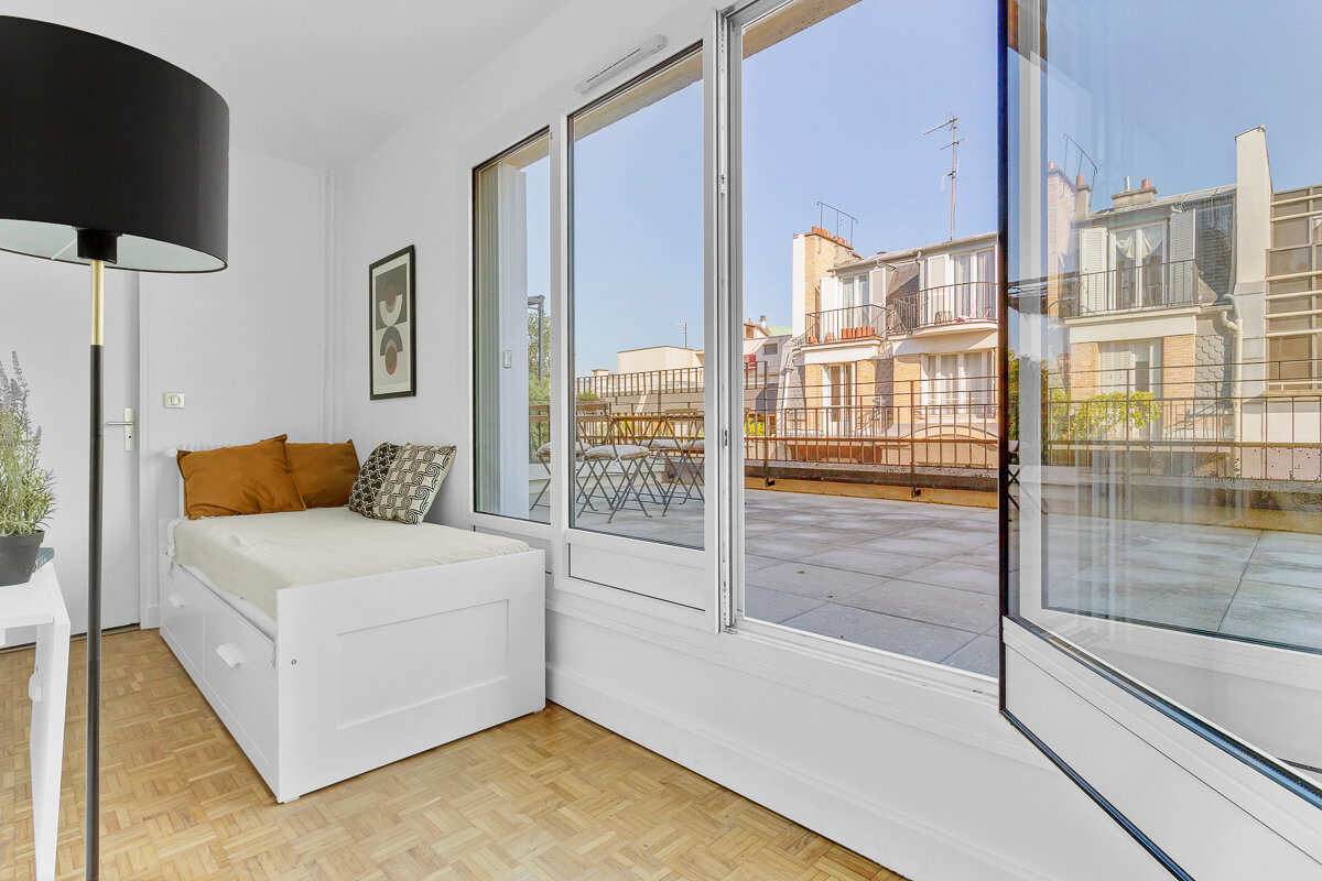 Furnished 13sqm Apartment 5th Floor Paris 11, Roquette District