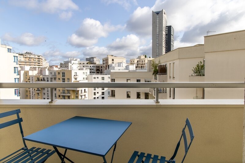 Furnished 1-bedroom apartment in downtown Courbevoie.