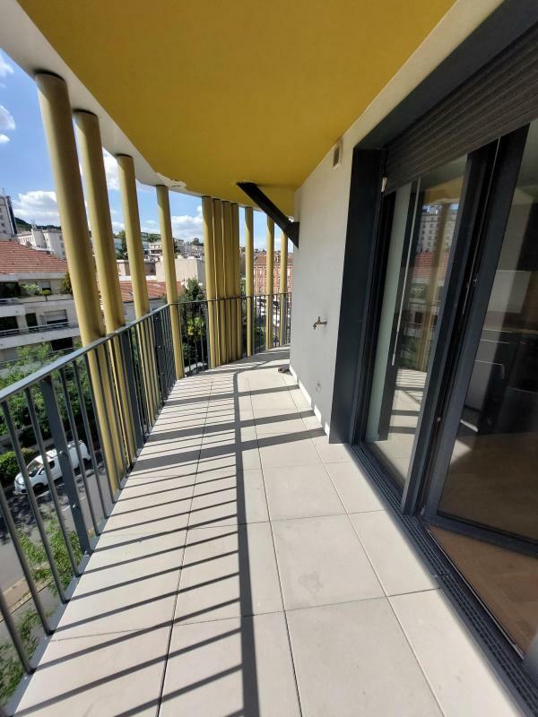 Bright T2 apartment of 38 sqm on the 5th floor