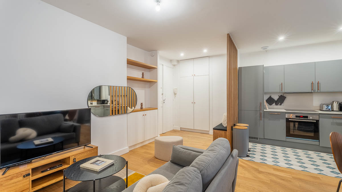 36sqm apartment for rent in PARIS 8