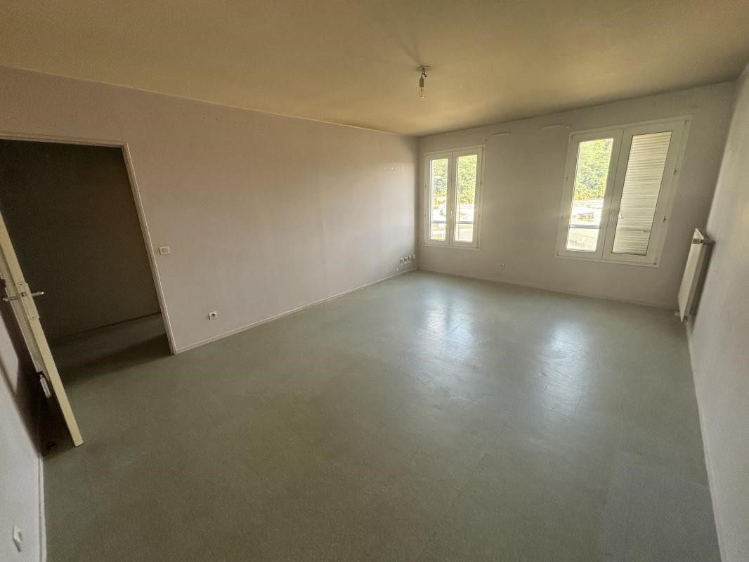 For sale: 86sqm apartment in Sèvres.