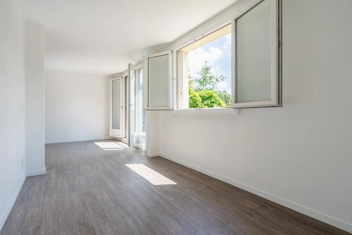 For sale: 68 sqm apartment in Bry-sur-Marne.