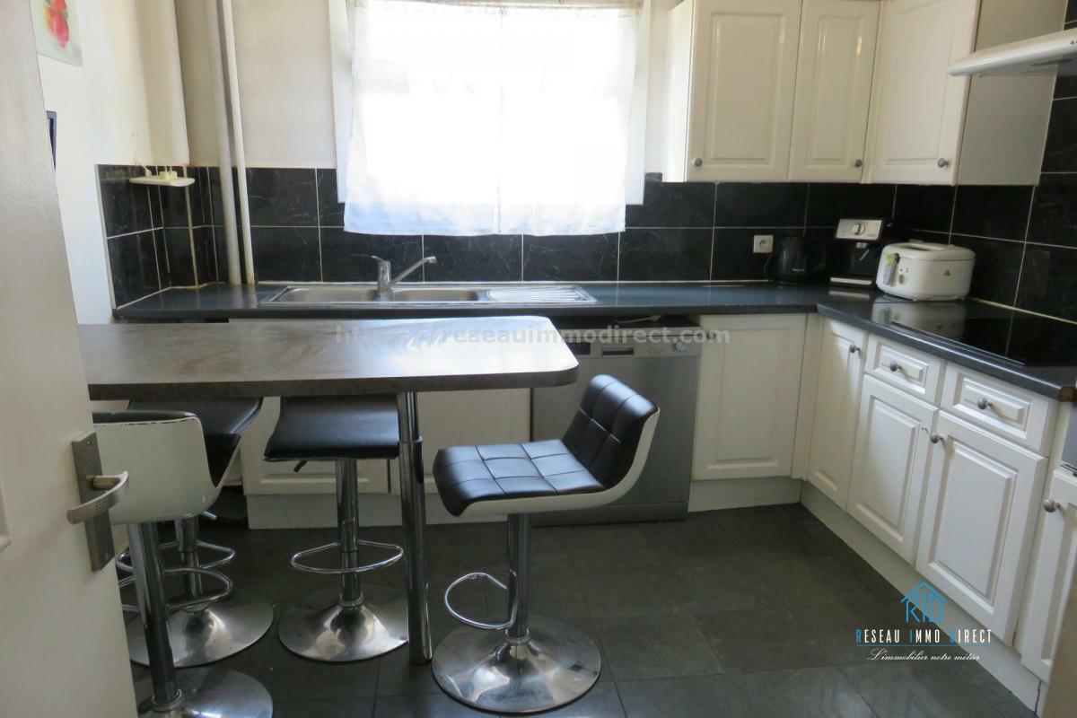 Apartment, 4 rooms, close to shops, schools, and transport