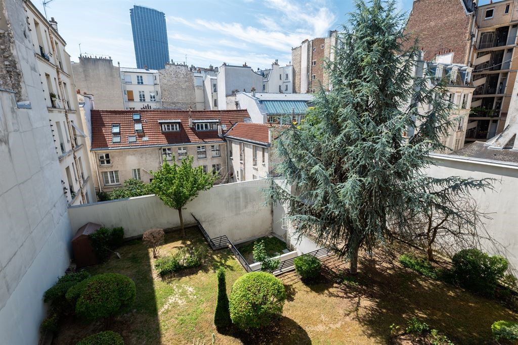 For sale: 45 sqm apartment in PARIS 6.