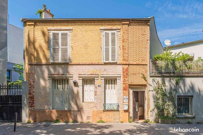 Five-room house in Paris (75018)