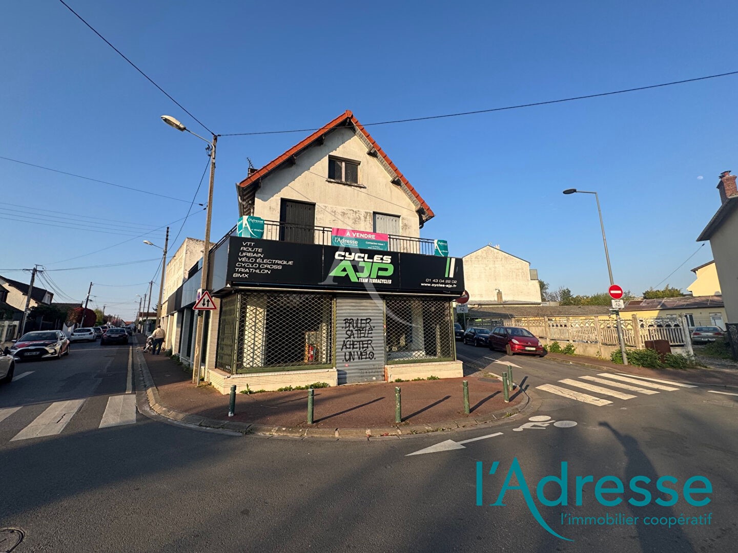 Building for sale in NOISY LE GRAND