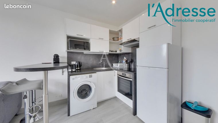 10-room building in Noisy-le-Grand (93160)