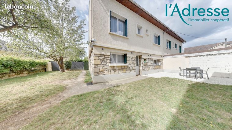 10-room building in Noisy-le-Grand (93160)