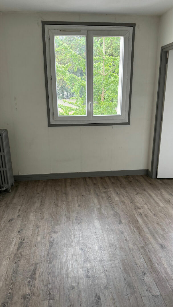 F2 for rent in downtown Ivry-sur-Seine