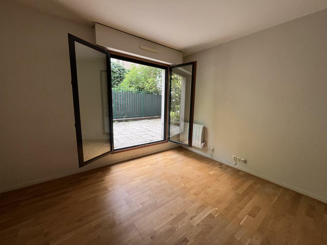 Issy les Moulineaux - 4-room ground floor apartment with terrace