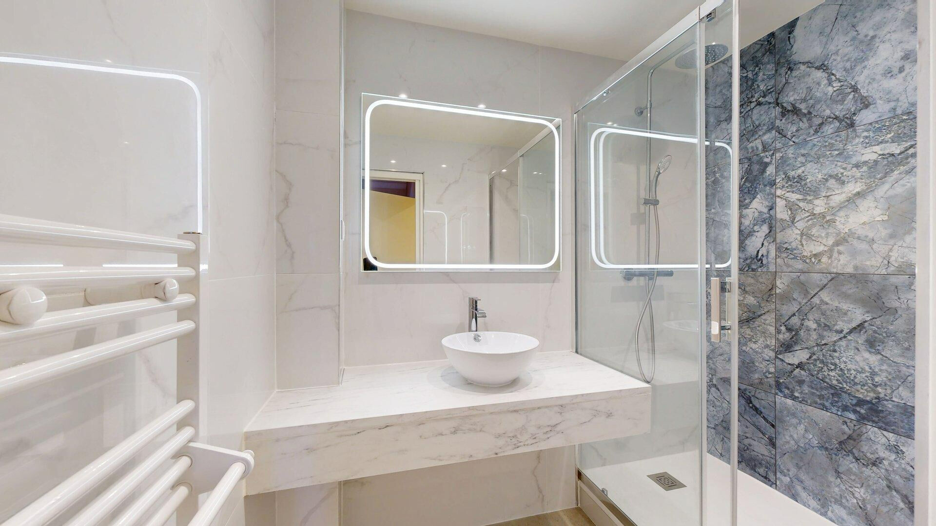 For sale: 70 sqm apartment in Nanterre
