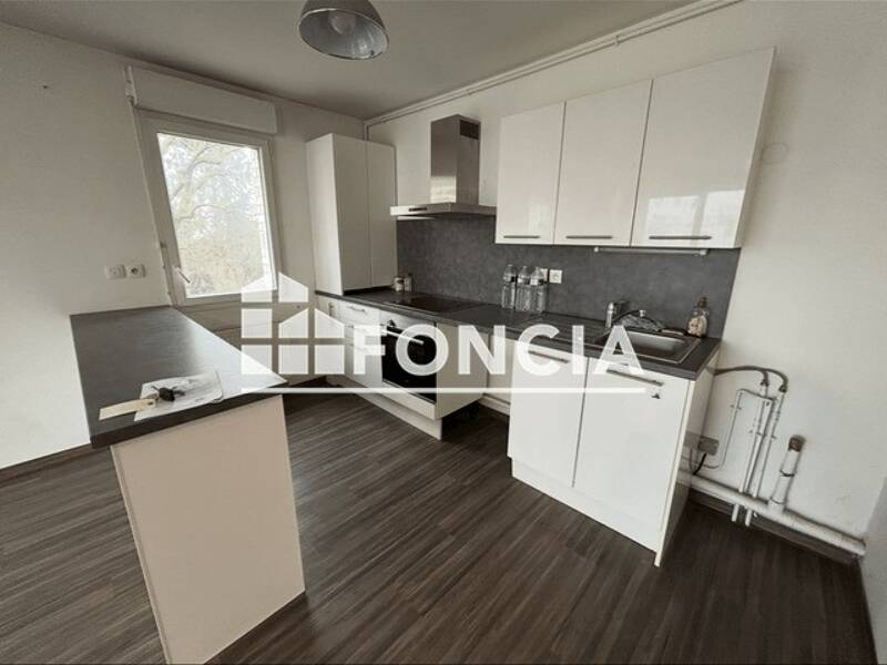 77 sqm apartment for rent in Marcq-en-Baroeul.