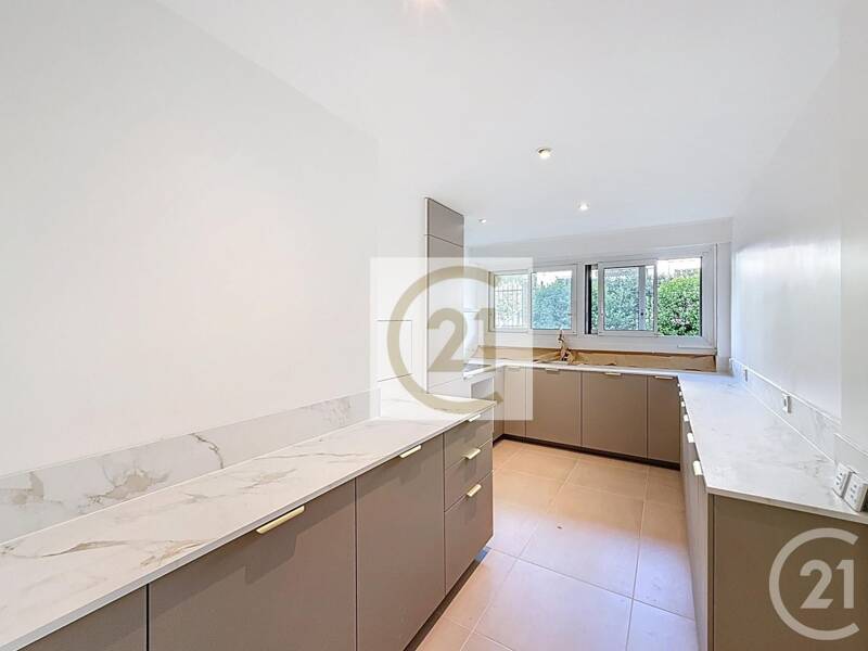 Apartment for rent of 140 sqm in SAINT CLOUD