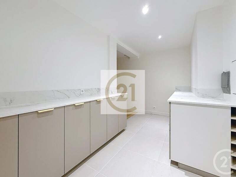 Apartment for rent of 140 sqm in SAINT CLOUD