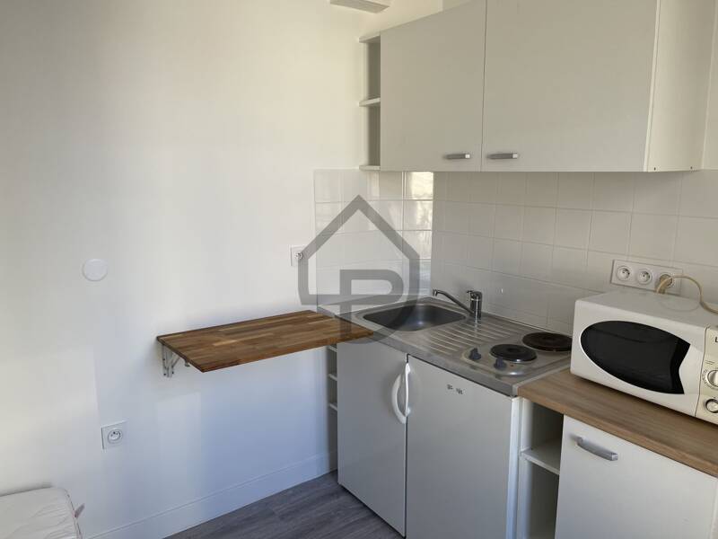 10 sqm apartment for rent in Sevres