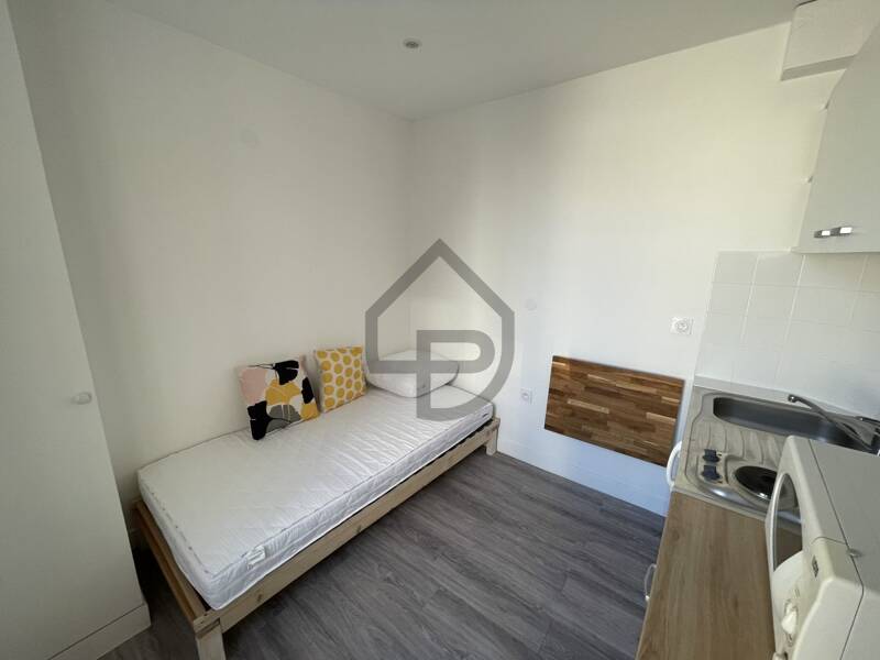 10 sqm apartment for rent in Sevres