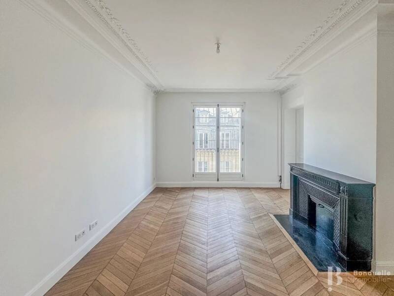 T2 57 sqm with balcony Paris 8 Saint Philippe du Roule