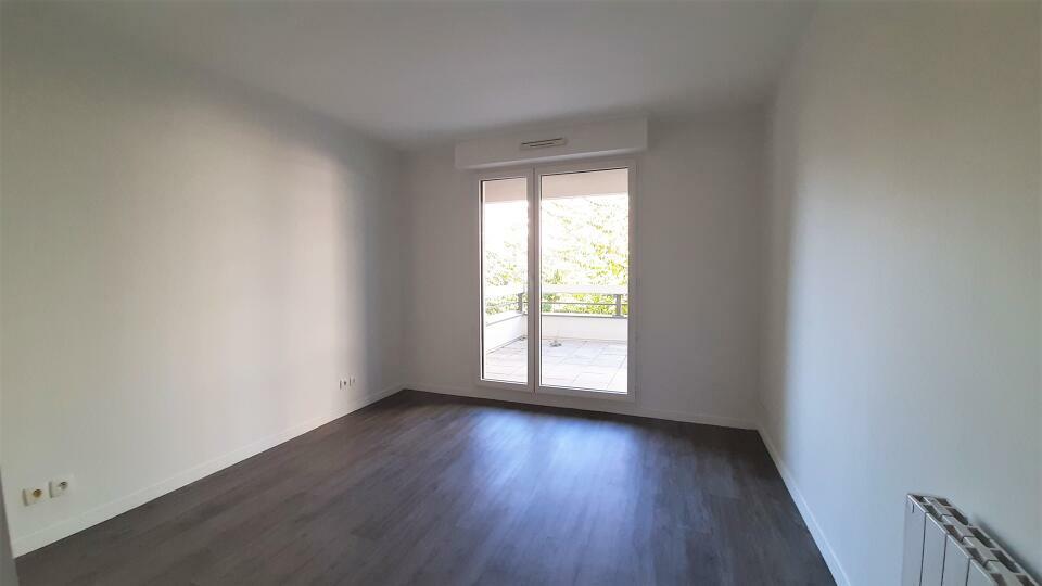 78 sqm apartment for rent in PARIS 15