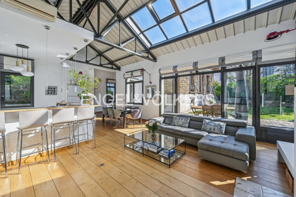 Family house with garden and terrace - 6 bedrooms - 4 garage spaces