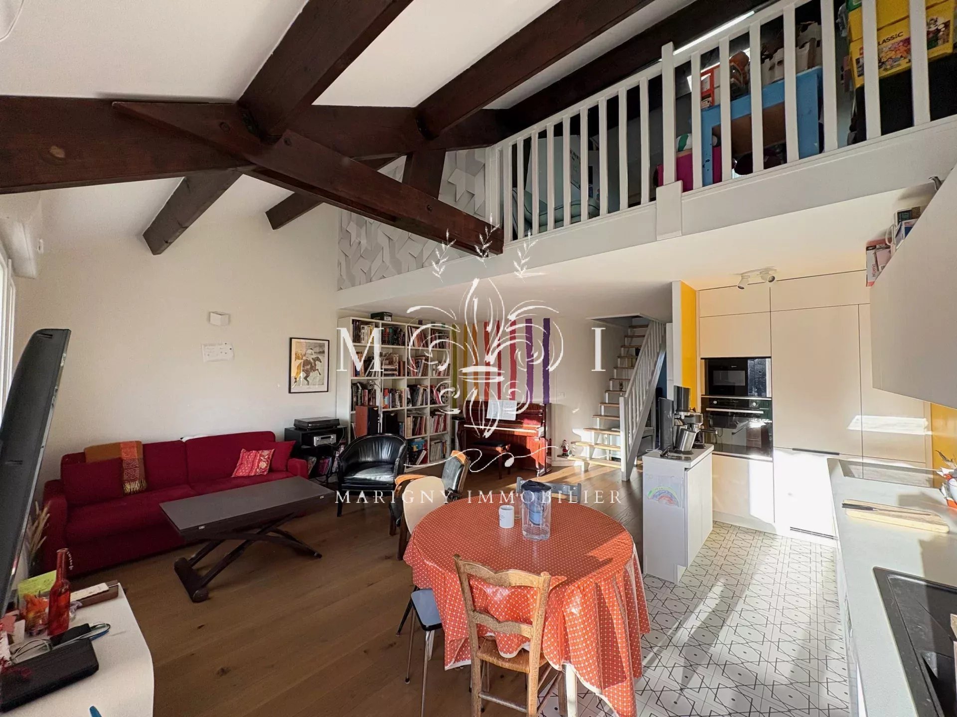 DUPLEX DERNIER ÉTAGE - ENTIÈREMENT RÉNOVÉ - DPE D