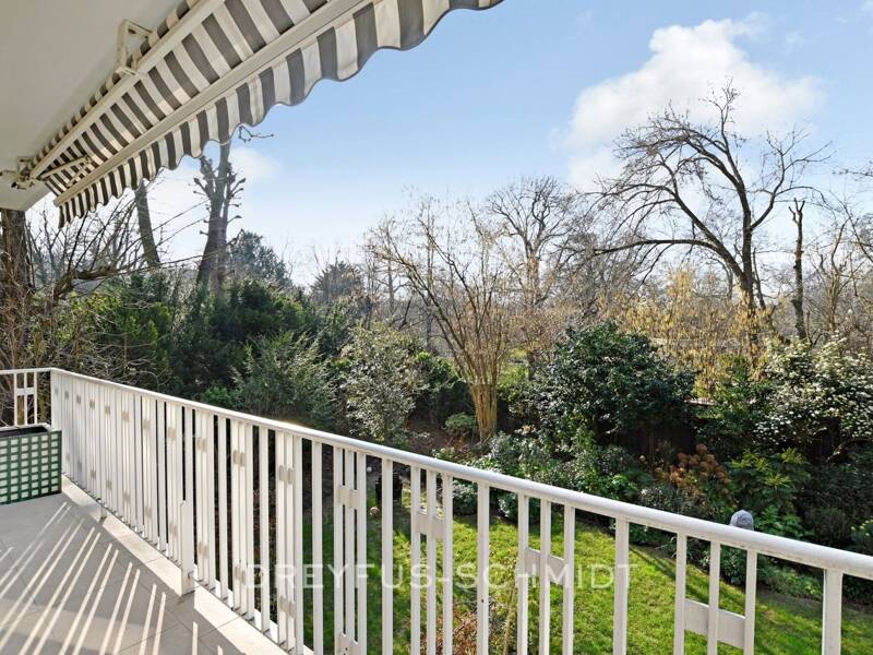 Apartment for rent of 135sqm in PARIS 8