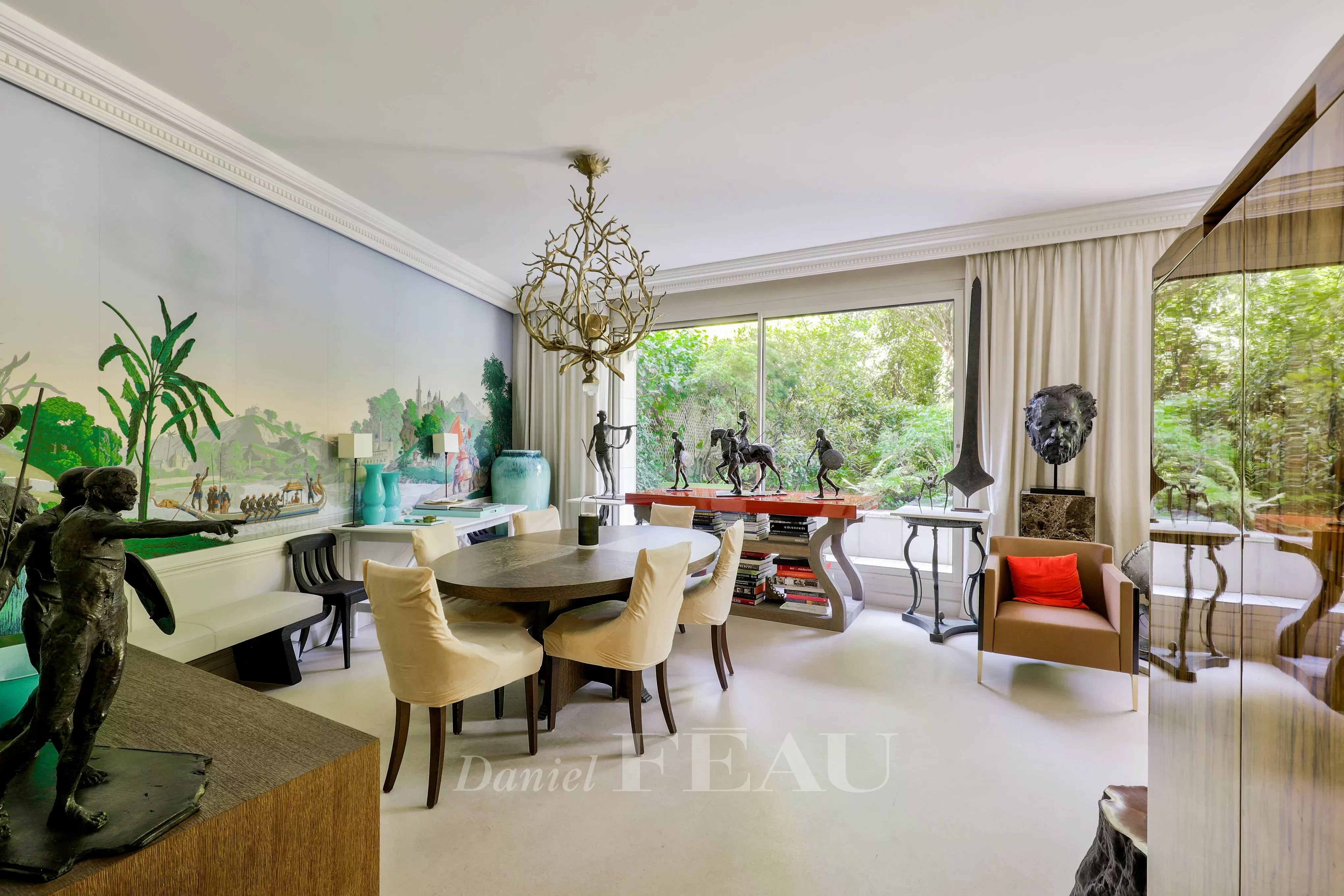 Neuilly - Château - Rez de jardin d'exception trois chambres