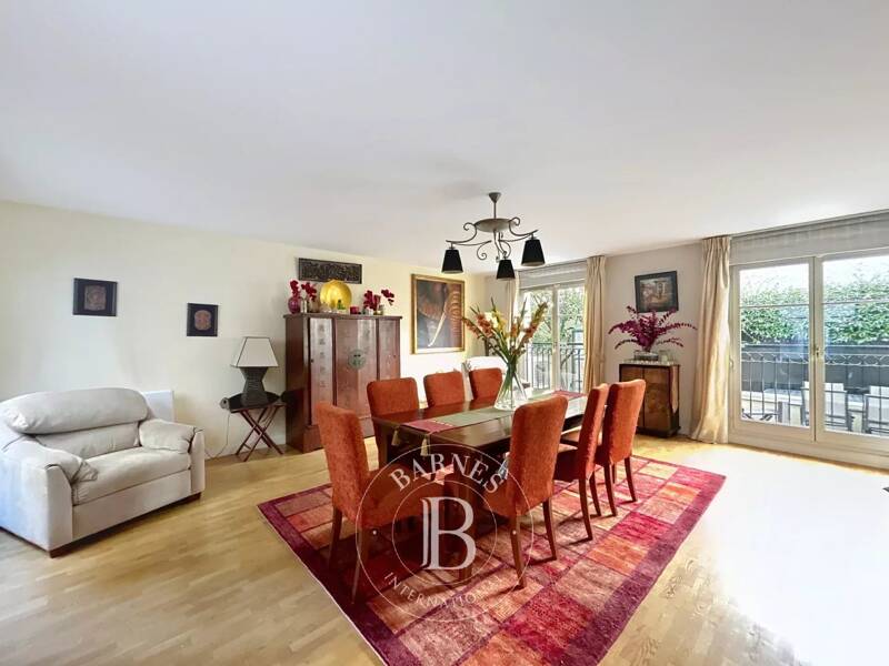 Rental apartment of 186sqm in PARIS 16