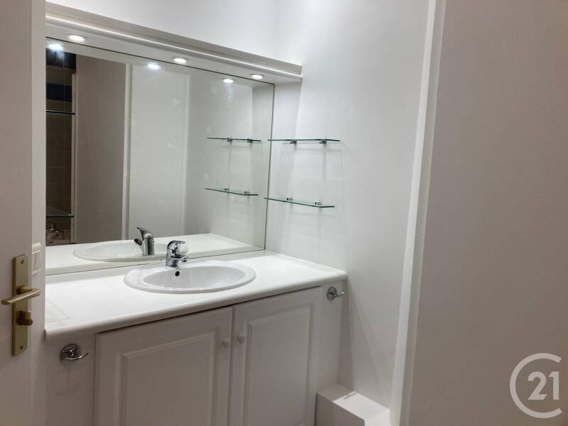 إيجار شقة بمساحة 70م² في سورسنس