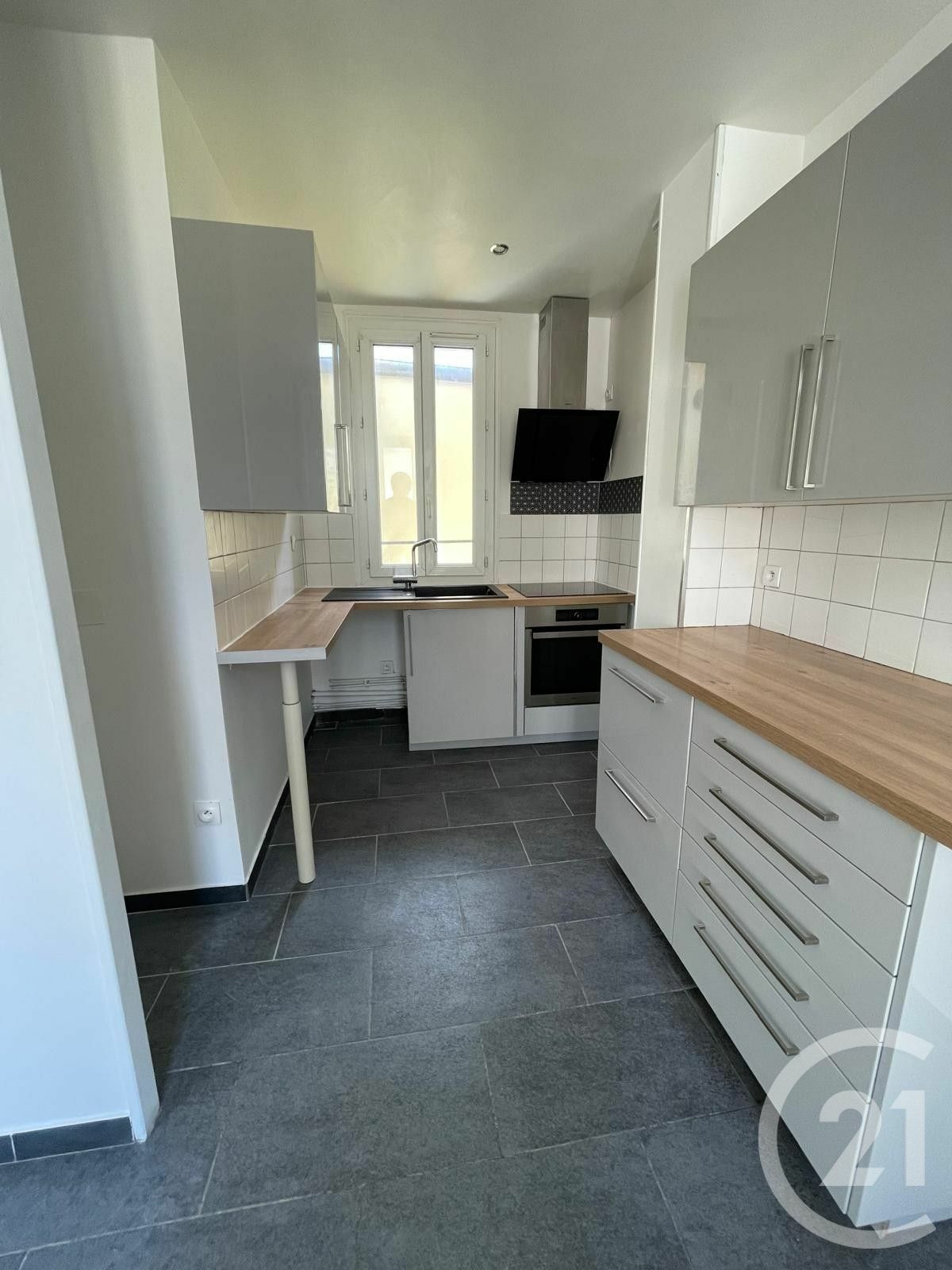 بيع شقة بمساحة 37م² في أزنيير سور سين