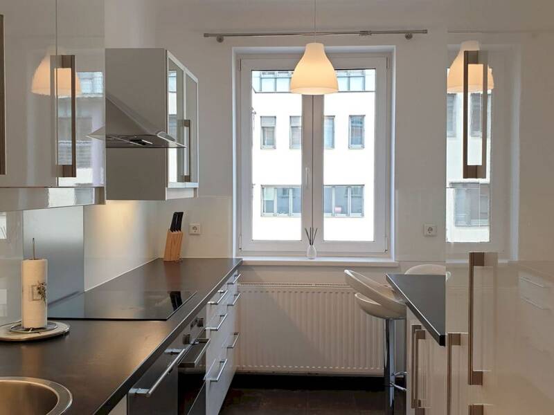 66 sqm apartment for rent in PARIS 15