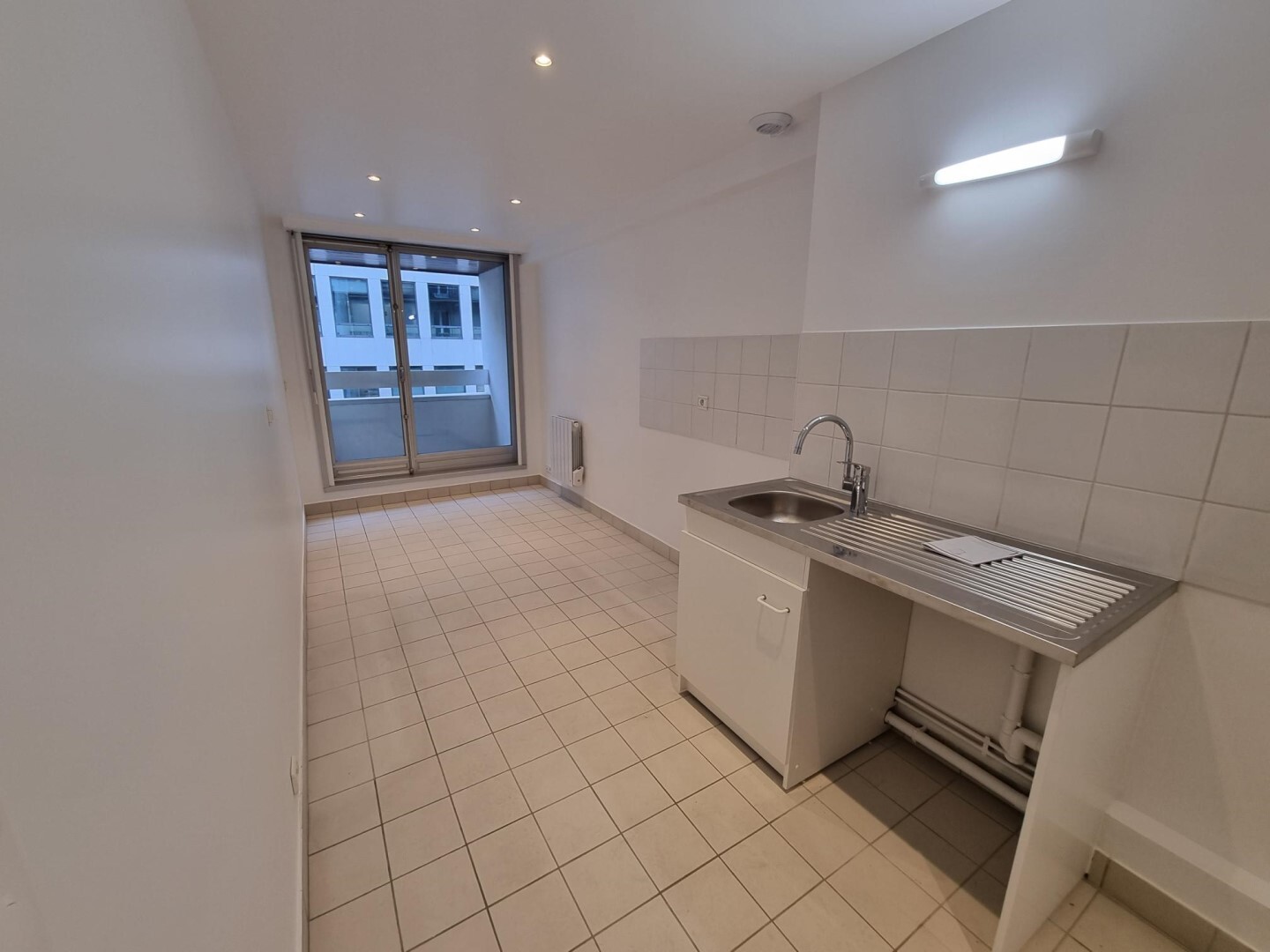 Affitto appartamento di 72 mq a PARIGI 17