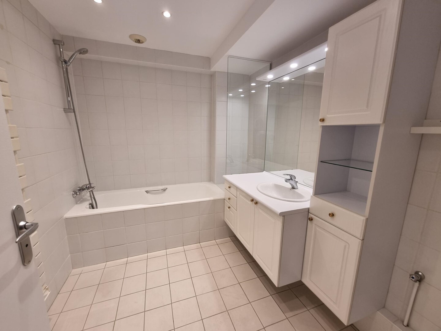 Affitto appartamento di 72 mq a PARIGI 17